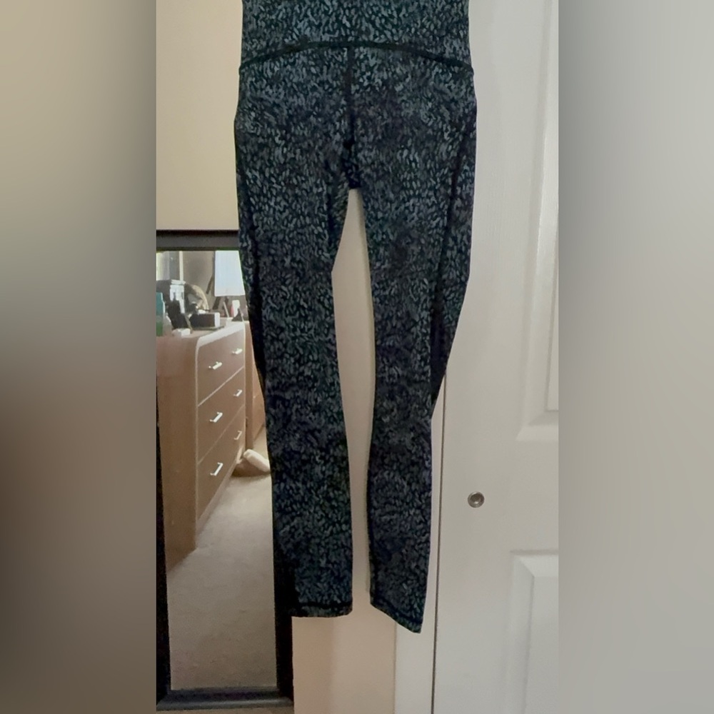 LULULEMON Patterned Black and Green Leggings